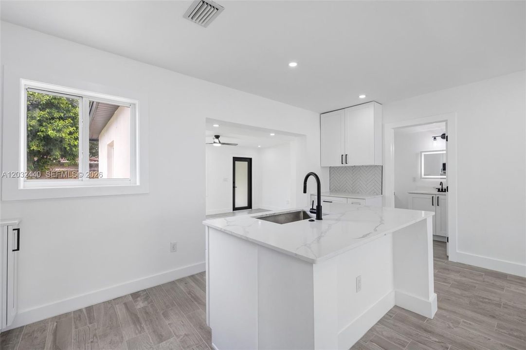 For Sale: $599,000 (3 beds, 2 baths, 851 Square Feet)