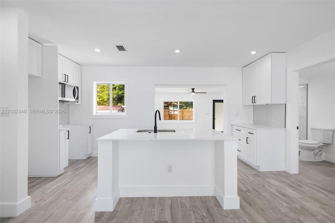 For Sale: $599,000 (3 beds, 2 baths, 851 Square Feet)