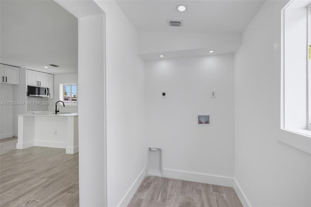 For Sale: $599,000 (3 beds, 2 baths, 851 Square Feet)