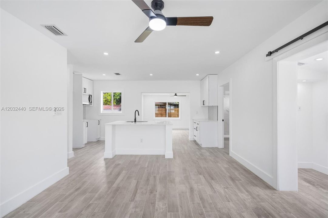 For Sale: $599,000 (3 beds, 2 baths, 851 Square Feet)