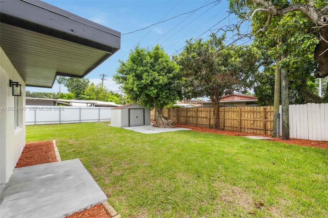 For Sale: $599,000 (3 beds, 2 baths, 851 Square Feet)