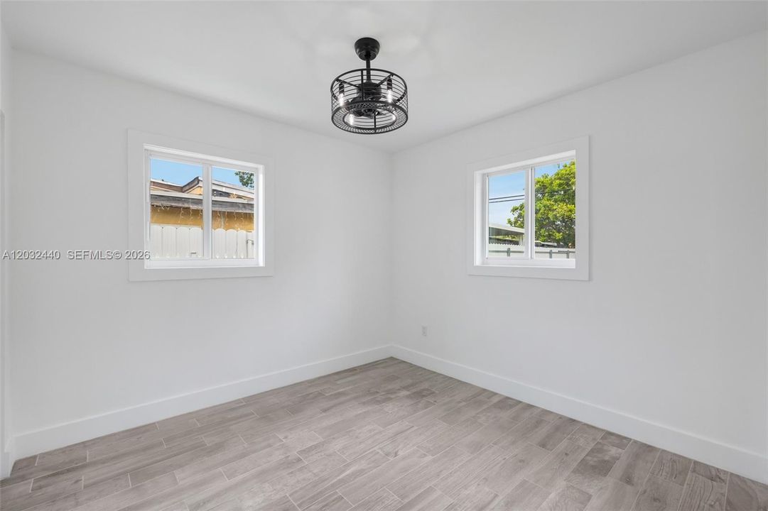 For Sale: $599,000 (3 beds, 2 baths, 851 Square Feet)
