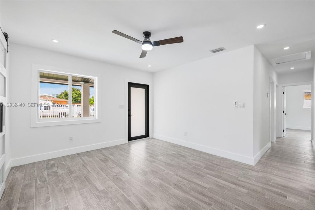 For Sale: $599,000 (3 beds, 2 baths, 851 Square Feet)