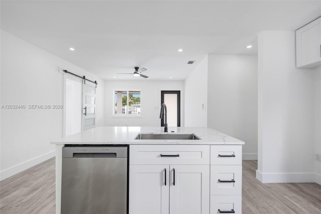 For Sale: $599,000 (3 beds, 2 baths, 851 Square Feet)