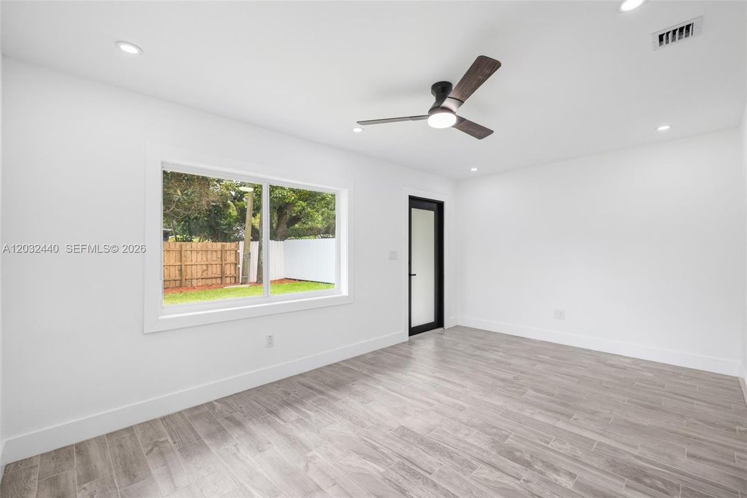 For Sale: $599,000 (3 beds, 2 baths, 851 Square Feet)