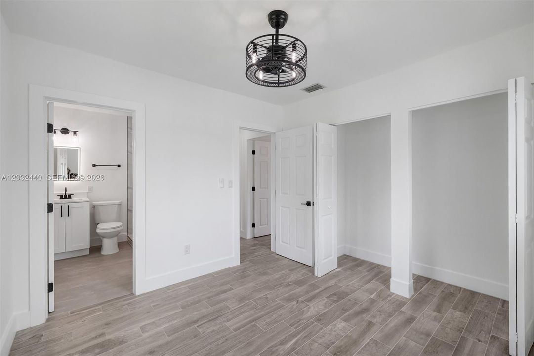 For Sale: $599,000 (3 beds, 2 baths, 851 Square Feet)