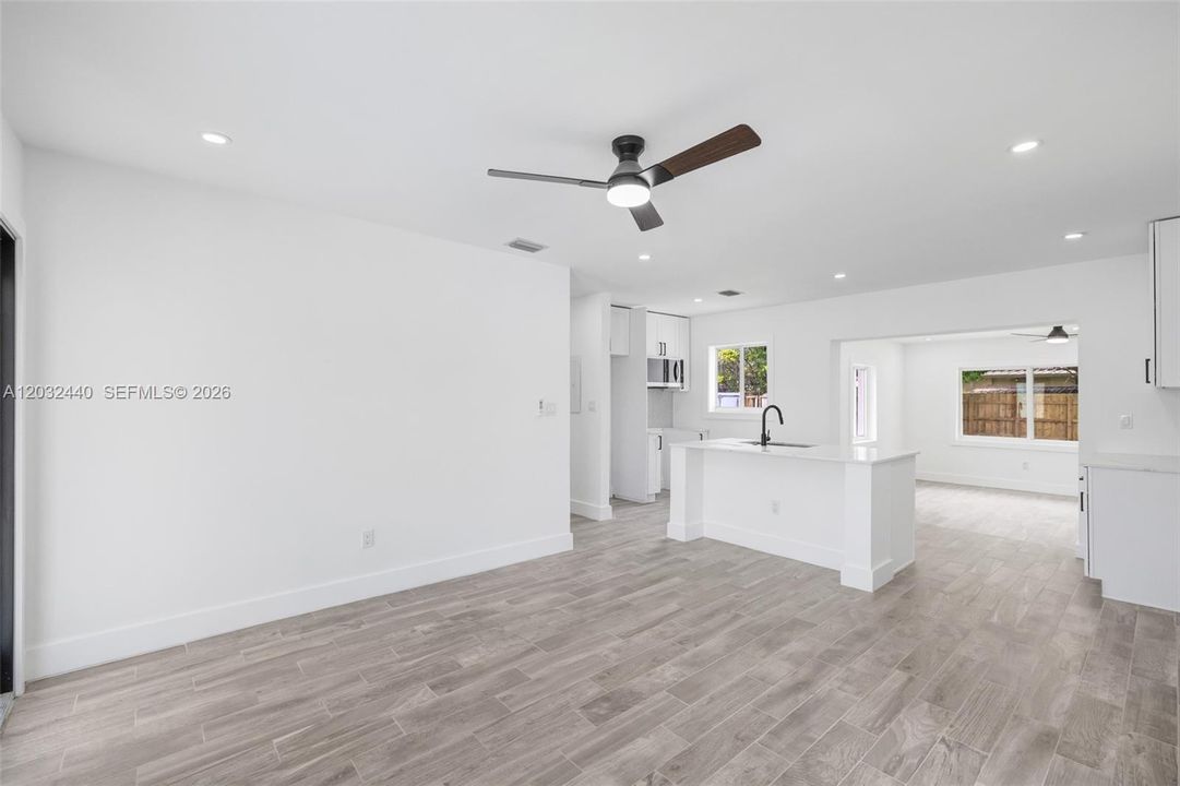 For Sale: $599,000 (3 beds, 2 baths, 851 Square Feet)
