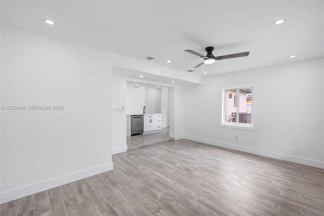 For Sale: $599,000 (3 beds, 2 baths, 851 Square Feet)