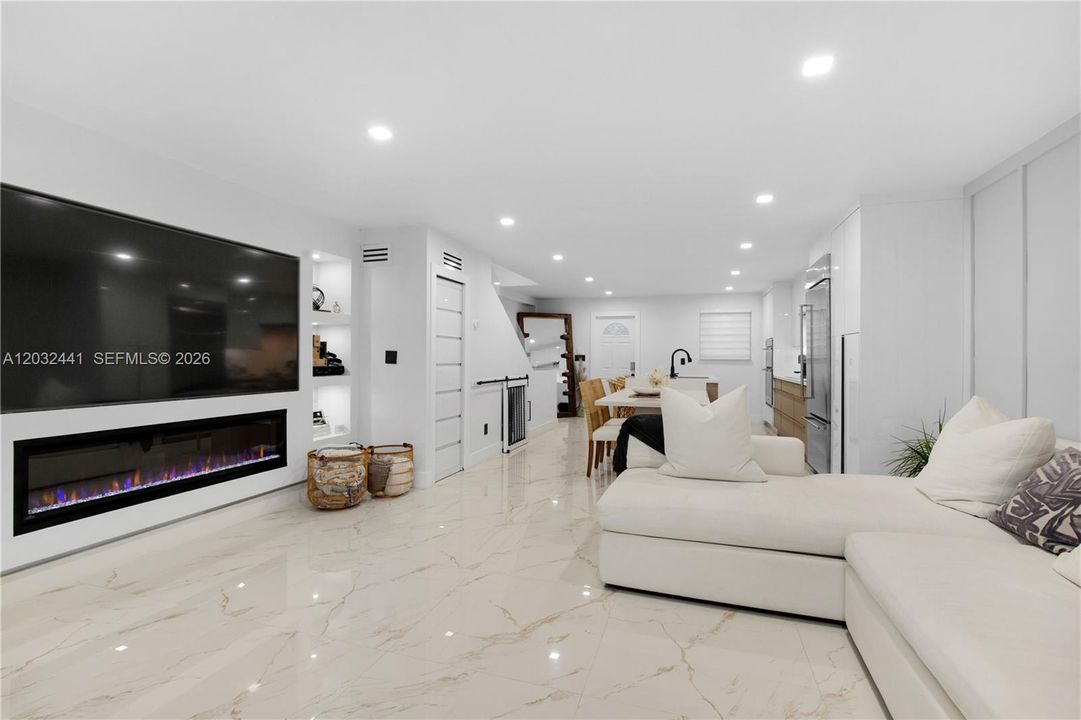 Под контрактом: $4,300 (2 спален, 2 ванн, 1444 Квадратных фут)