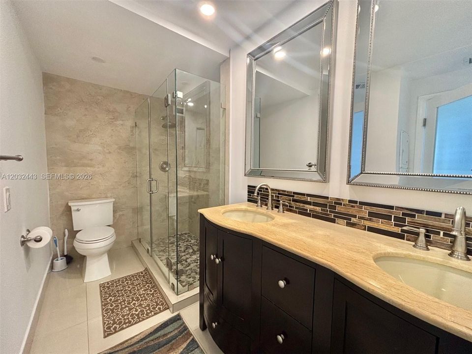 For Rent: $5,000 (2 beds, 2 baths, 1160 Square Feet)