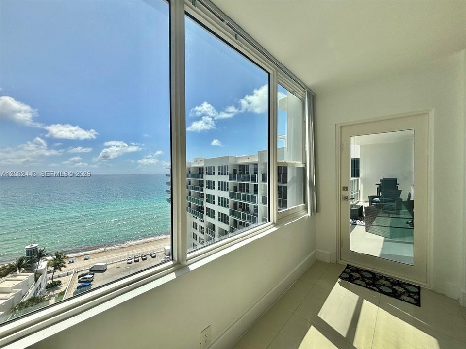 For Rent: $5,000 (2 beds, 2 baths, 1160 Square Feet)