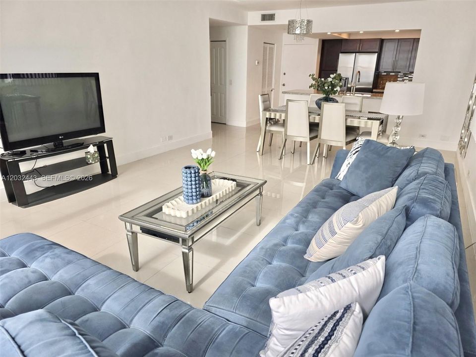 For Rent: $5,000 (2 beds, 2 baths, 1160 Square Feet)