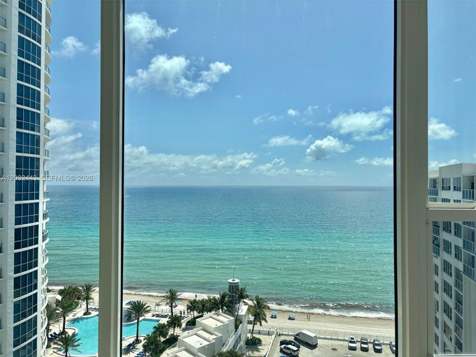 For Rent: $5,000 (2 beds, 2 baths, 1160 Square Feet)