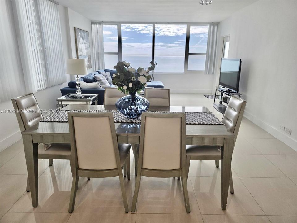 For Rent: $5,000 (2 beds, 2 baths, 1160 Square Feet)