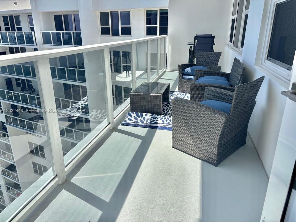 For Rent: $5,000 (2 beds, 2 baths, 1160 Square Feet)