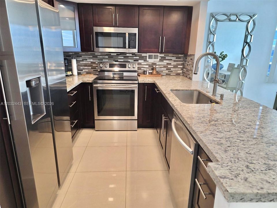 For Rent: $5,000 (2 beds, 2 baths, 1160 Square Feet)