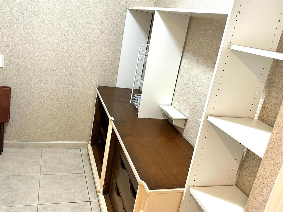 WALK IN CLOSET