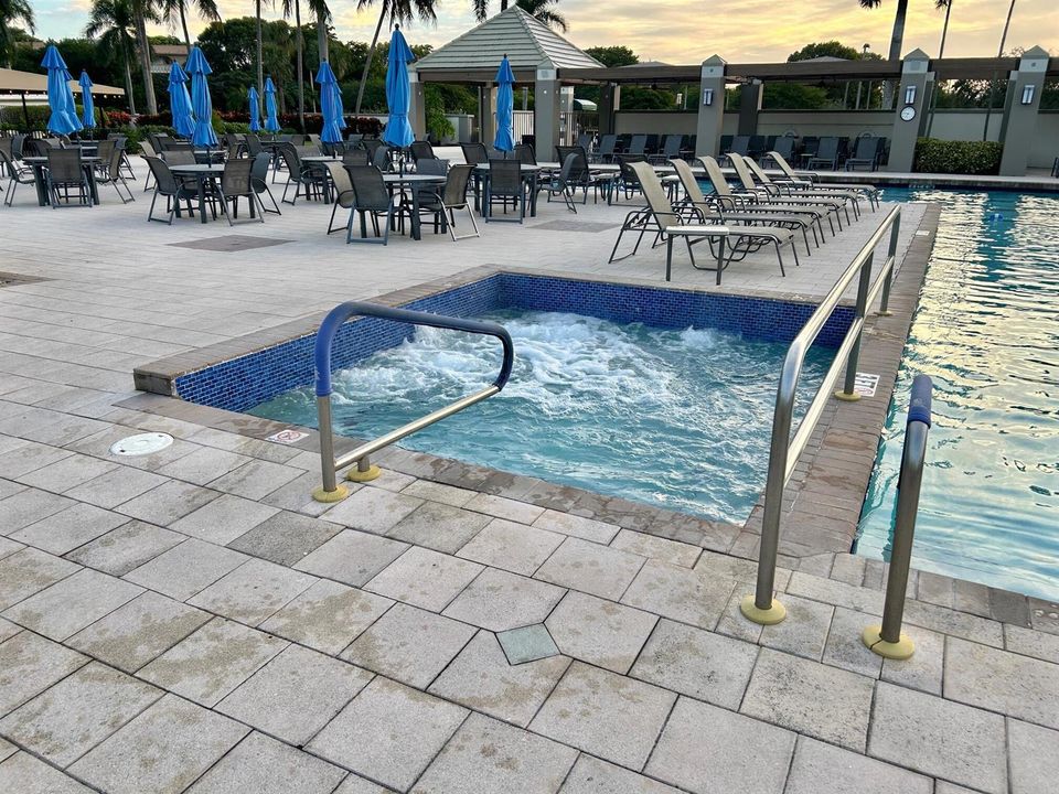 HOT TUB