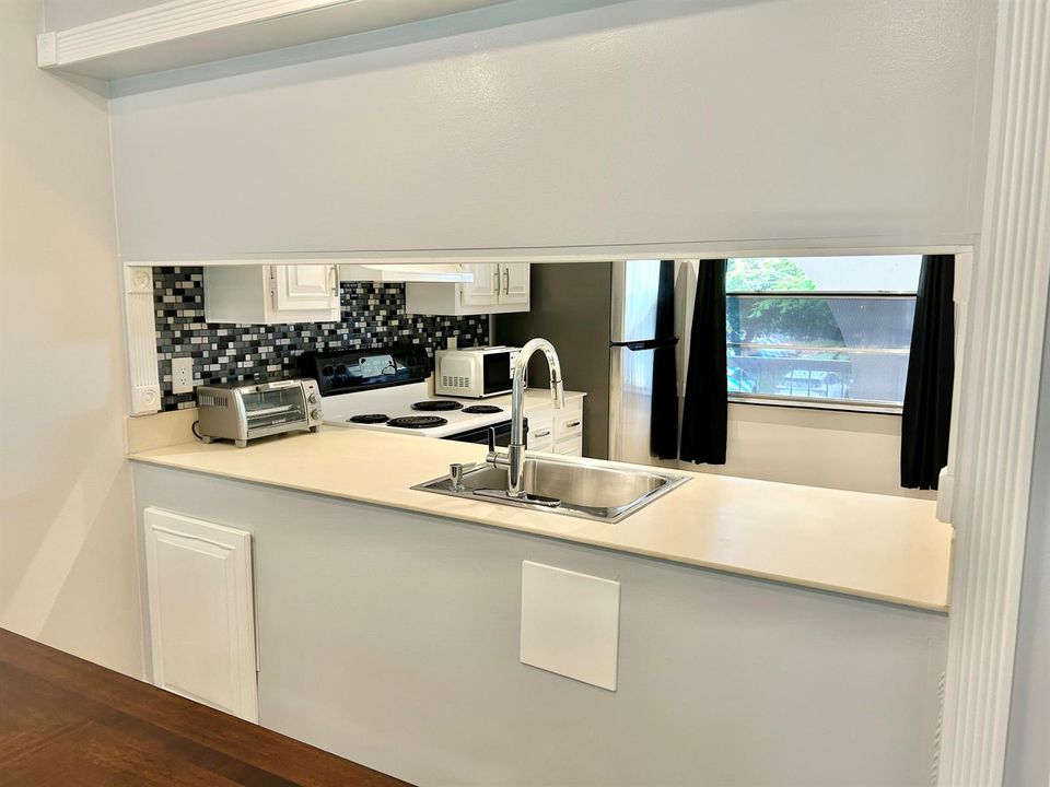 KITCHEN PASS THRU