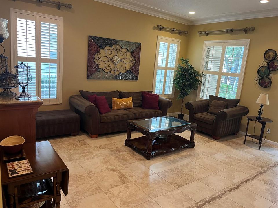 9386 Living Room IMG_8429