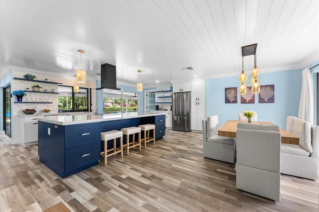 Kitchen:Dining