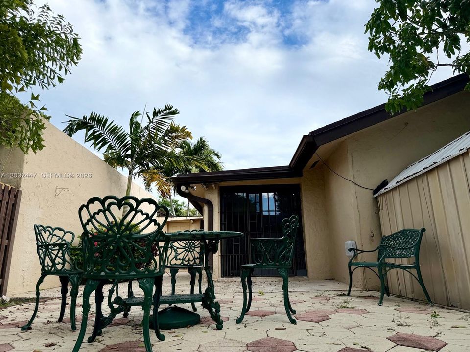 For Rent: $3,800 (3 beds, 2 baths, 1396 Square Feet)