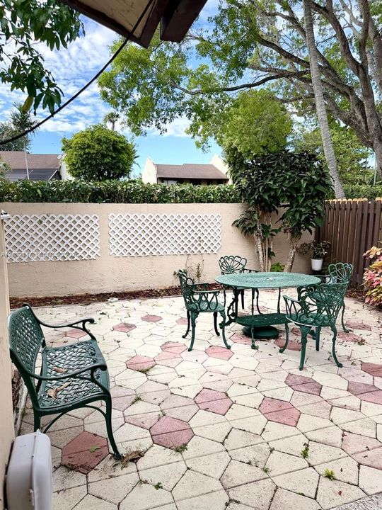 For Rent: $3,800 (3 beds, 2 baths, 1396 Square Feet)
