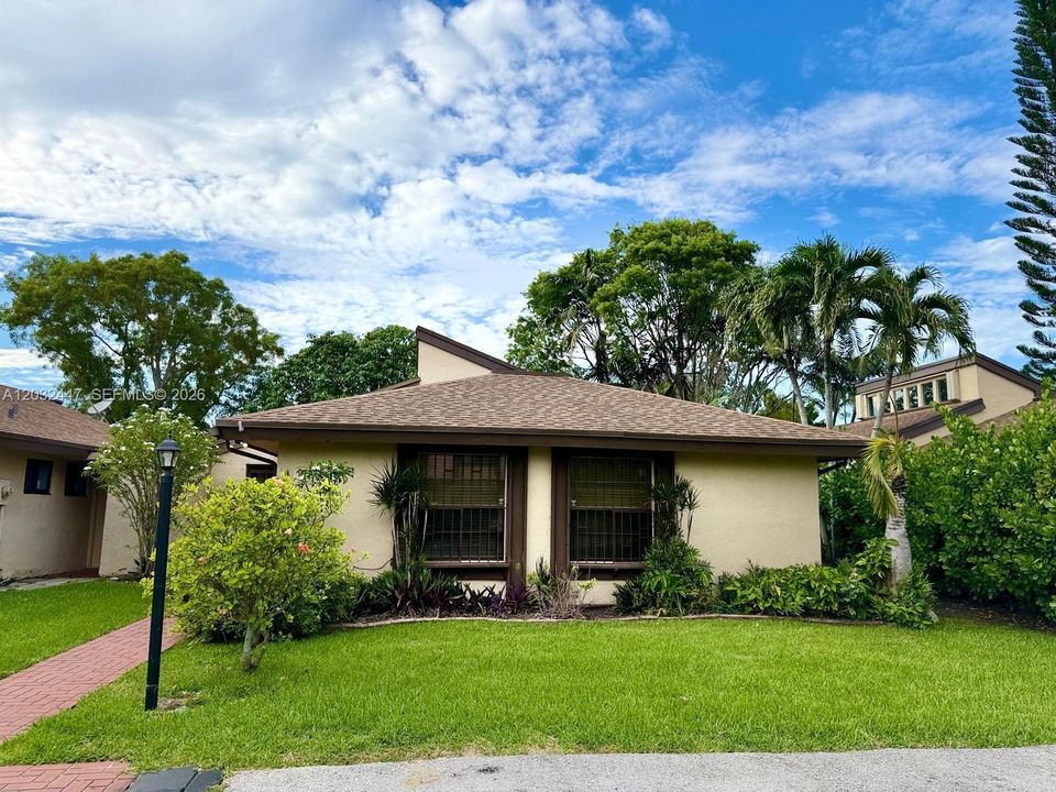 For Rent: $3,800 (3 beds, 2 baths, 1396 Square Feet)