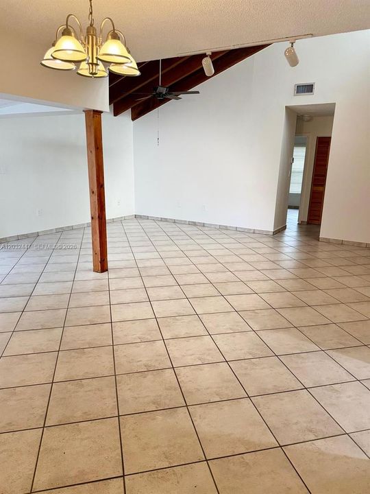 For Rent: $3,800 (3 beds, 2 baths, 1396 Square Feet)
