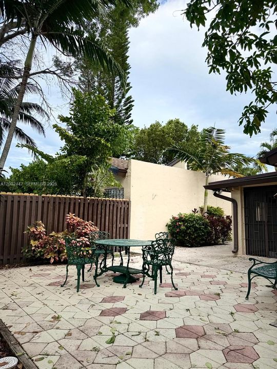For Rent: $3,800 (3 beds, 2 baths, 1396 Square Feet)