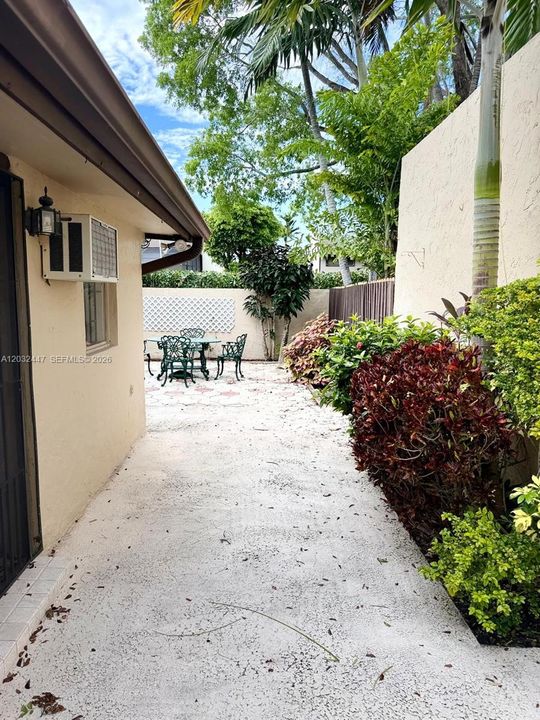 For Rent: $3,800 (3 beds, 2 baths, 1396 Square Feet)