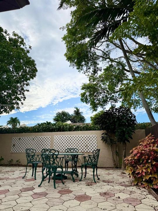 For Rent: $3,800 (3 beds, 2 baths, 1396 Square Feet)
