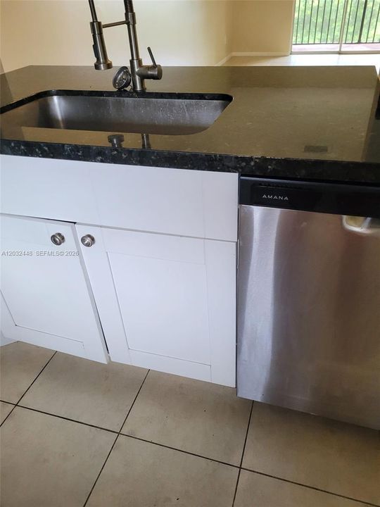 For Rent: $2,100 (3 beds, 2 baths, 1505 Square Feet)