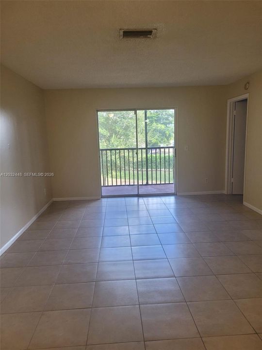 For Rent: $2,100 (3 beds, 2 baths, 1505 Square Feet)