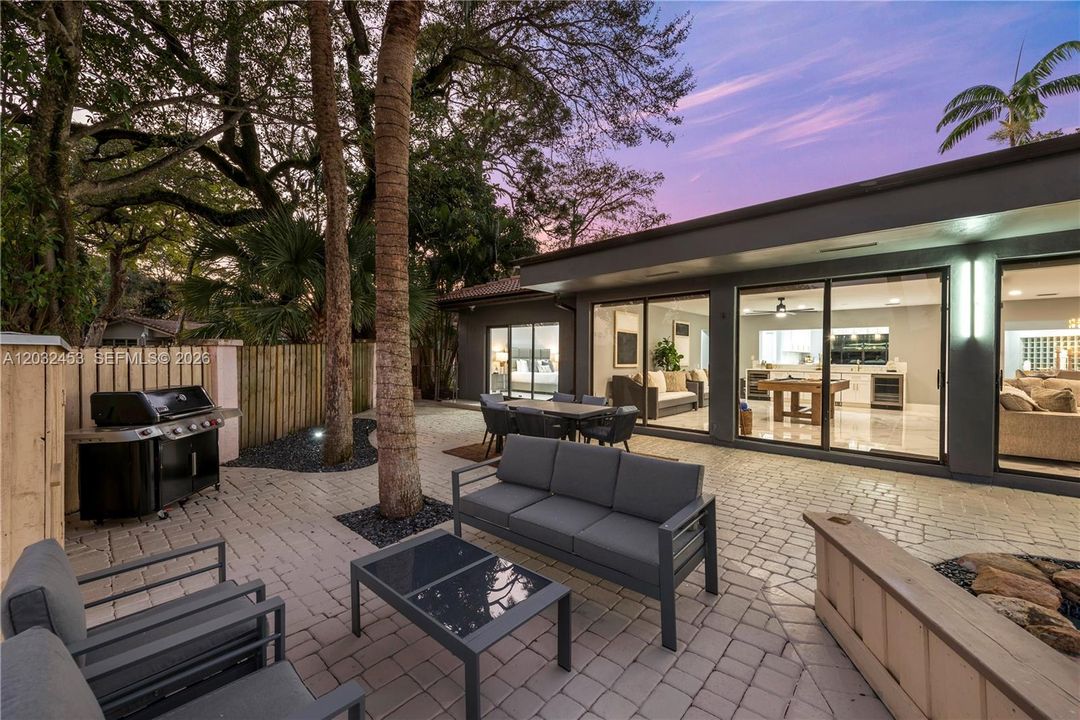 For Rent: $25,000 (4 beds, 3 baths, 3158 Square Feet)