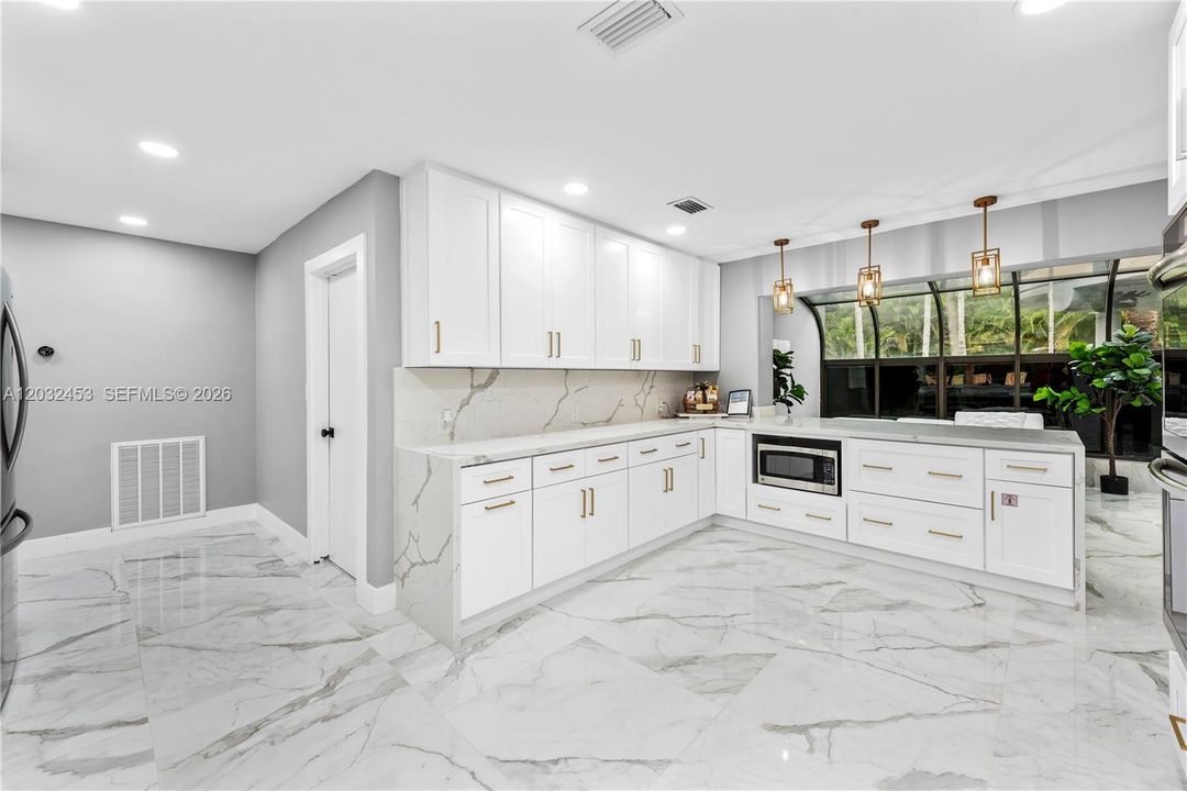 For Rent: $25,000 (4 beds, 3 baths, 3158 Square Feet)