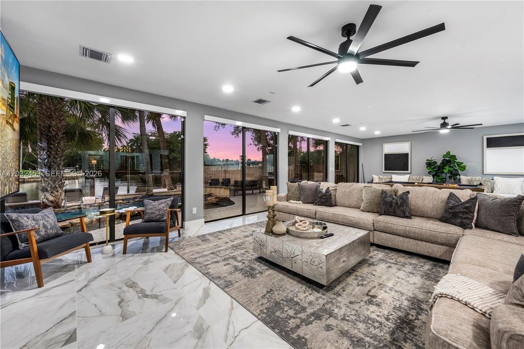 For Rent: $25,000 (4 beds, 3 baths, 3158 Square Feet)