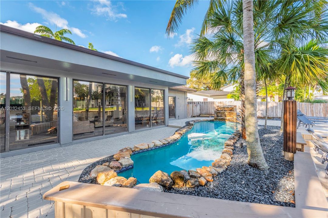 For Rent: $25,000 (4 beds, 3 baths, 3158 Square Feet)