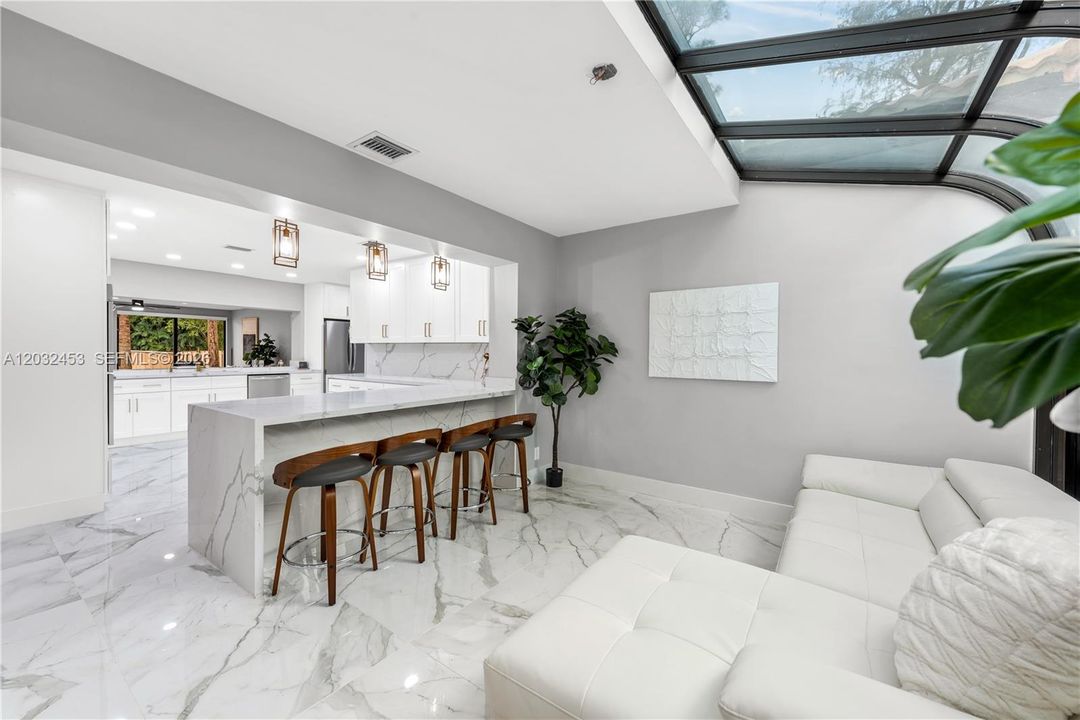 For Rent: $25,000 (4 beds, 3 baths, 3158 Square Feet)