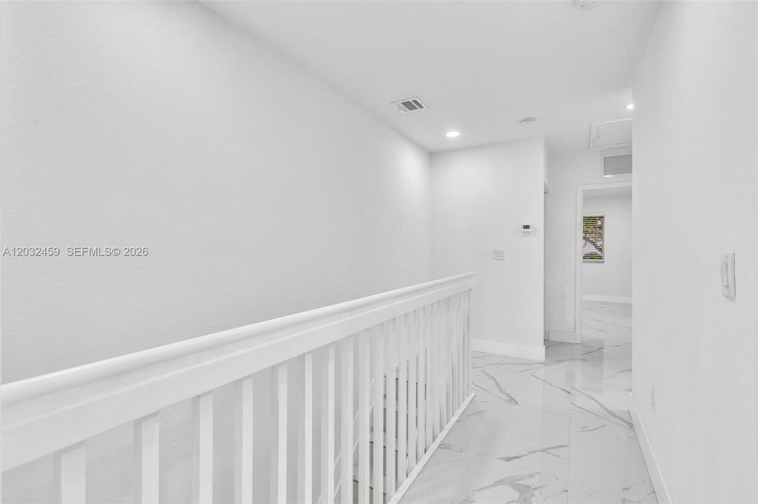 Activo con contrato: $2,850 (3 camas, 2 baños, 1440 Pies cuadrados)