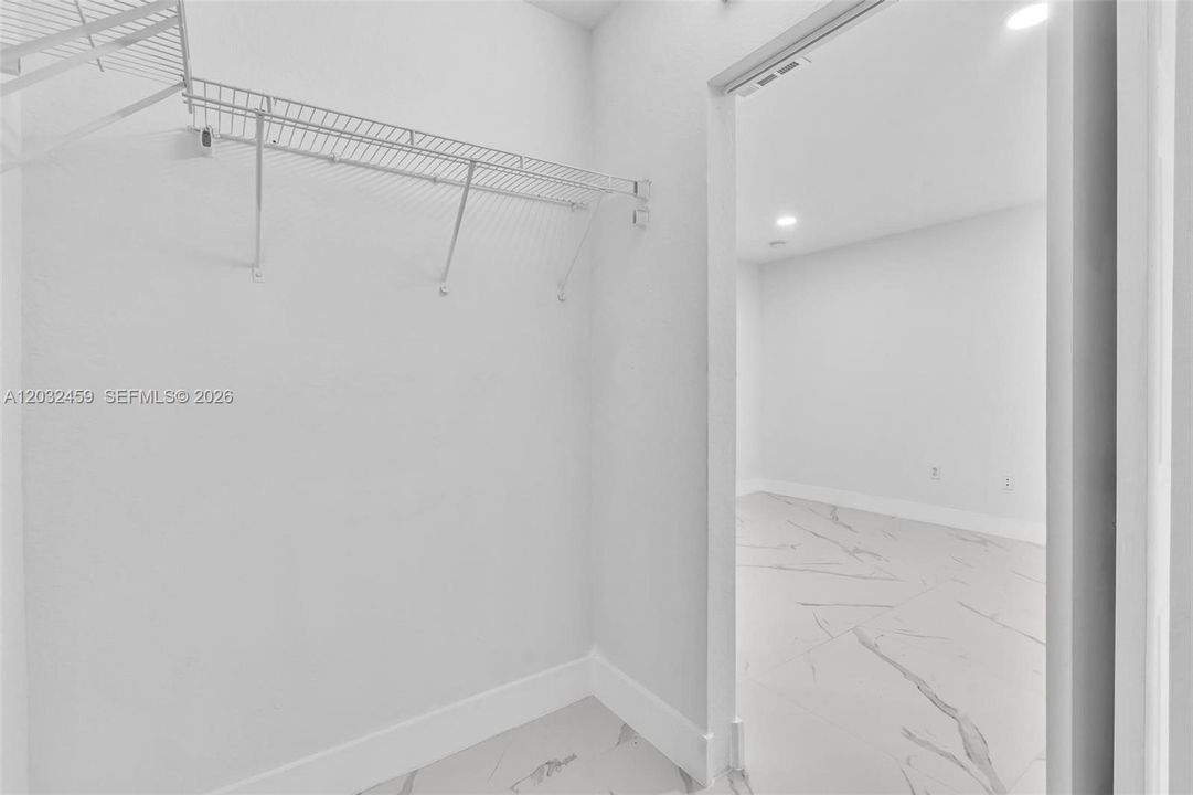 Activo con contrato: $2,850 (3 camas, 2 baños, 1440 Pies cuadrados)