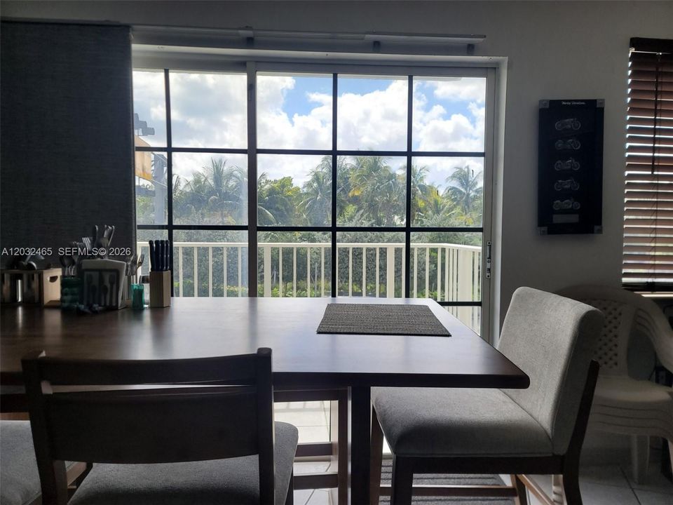 For Sale: $385,000 (2 beds, 2 baths, 890 Square Feet)