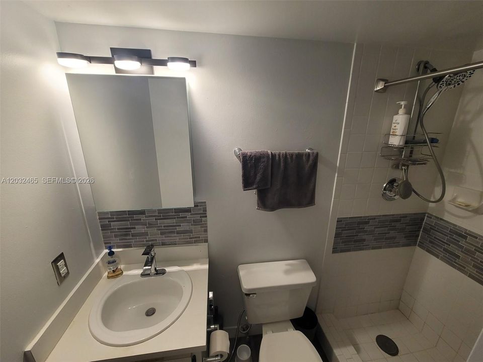 For Sale: $385,000 (2 beds, 2 baths, 890 Square Feet)