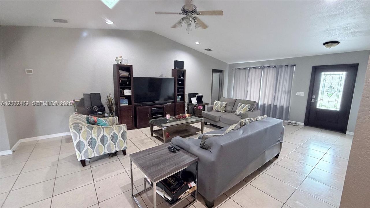 For Sale: $535,000 (3 beds, 2 baths, 1550 Square Feet)