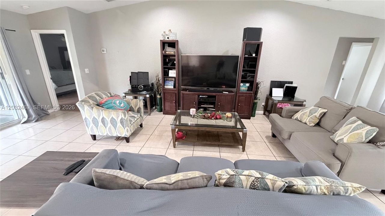 For Sale: $535,000 (3 beds, 2 baths, 1550 Square Feet)
