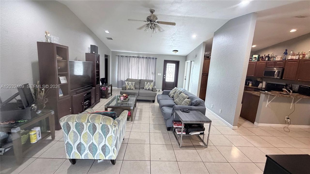 For Sale: $535,000 (3 beds, 2 baths, 1550 Square Feet)