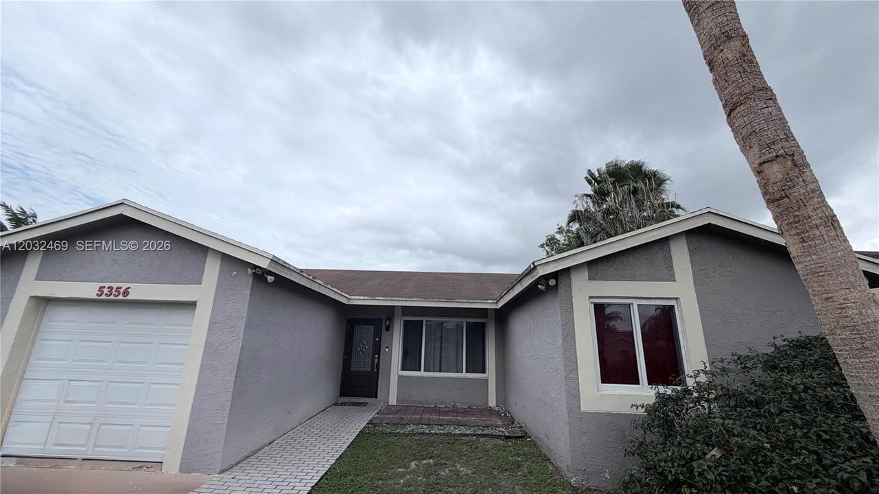For Sale: $535,000 (3 beds, 2 baths, 1550 Square Feet)