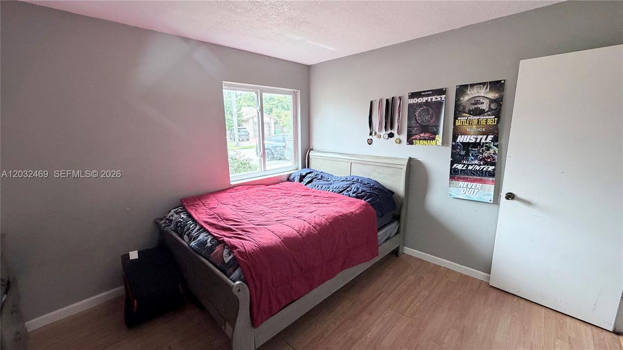 For Sale: $535,000 (3 beds, 2 baths, 1550 Square Feet)