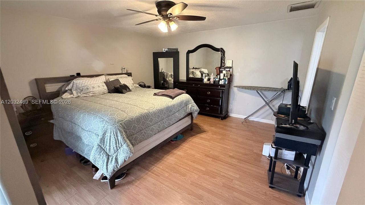 For Sale: $535,000 (3 beds, 2 baths, 1550 Square Feet)