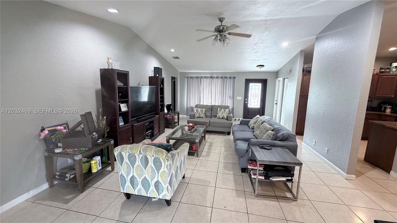 For Sale: $535,000 (3 beds, 2 baths, 1550 Square Feet)